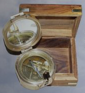 Brunton kompas v dárkové kazetě, rozměr 10x10x6 cm